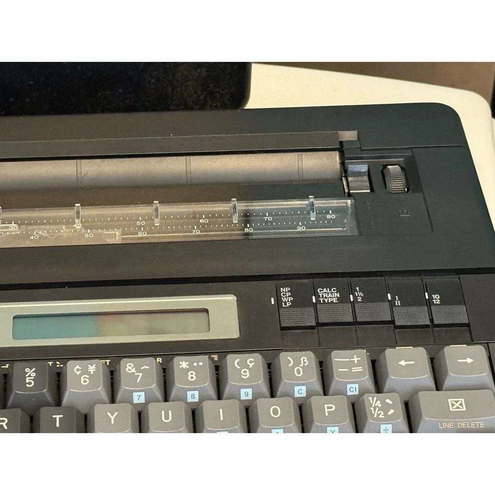 Electronic Typewriter CANON S-10 ,‎ Good Condition, Needs Power Cord